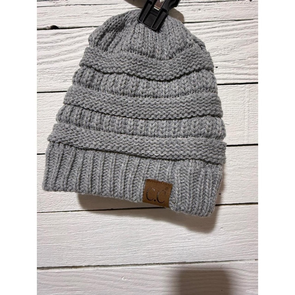 NWOT C.C Beanie Womens Gray Cable Knit Messy Bun Ponytail Beanie Gray